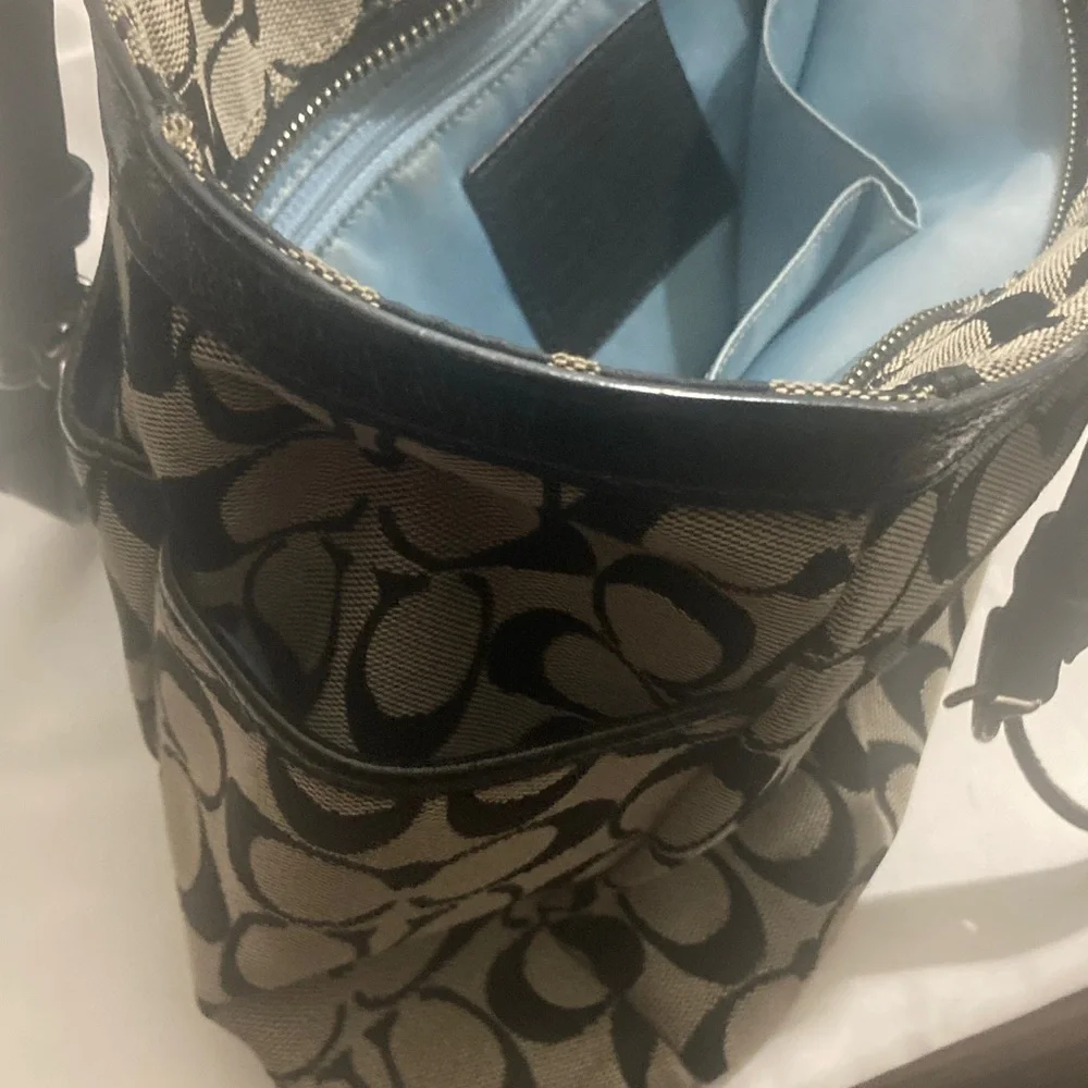 Vintage Authentic Coach Signature Medium Tote Black and White 2012 - Picture 15 of 16